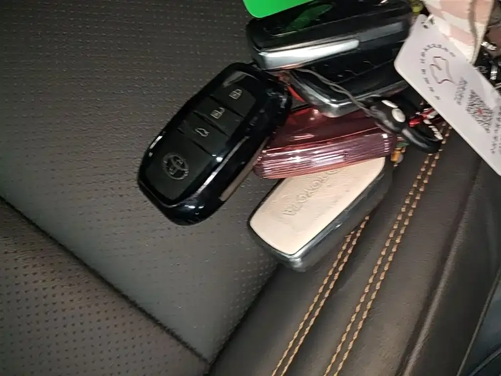 Toyota Camry 2023 из CN, фото 10