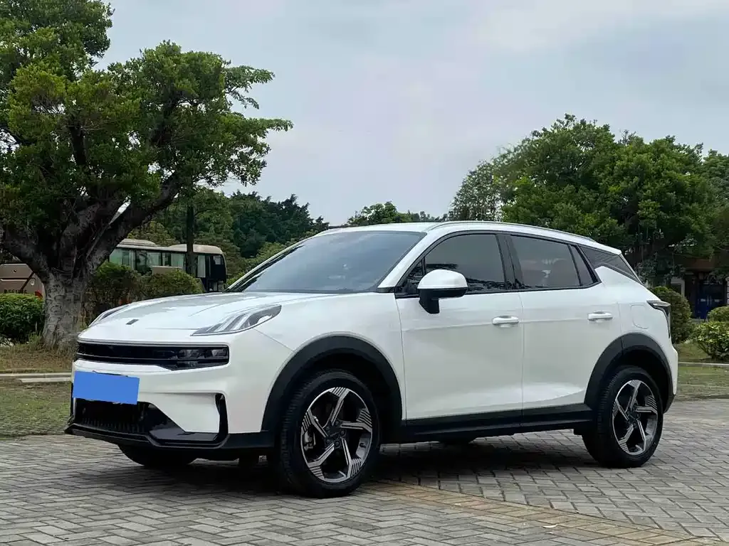 Lynk & Co 06