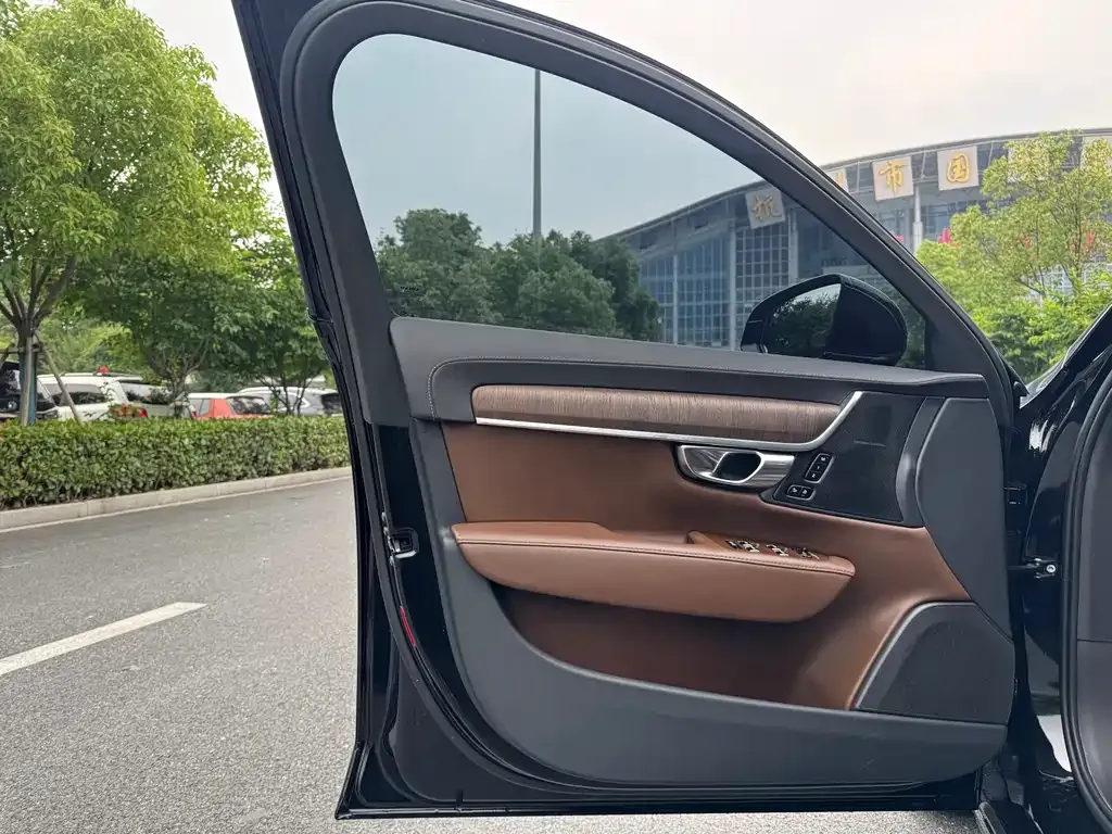 Volvo S90 — фото 10