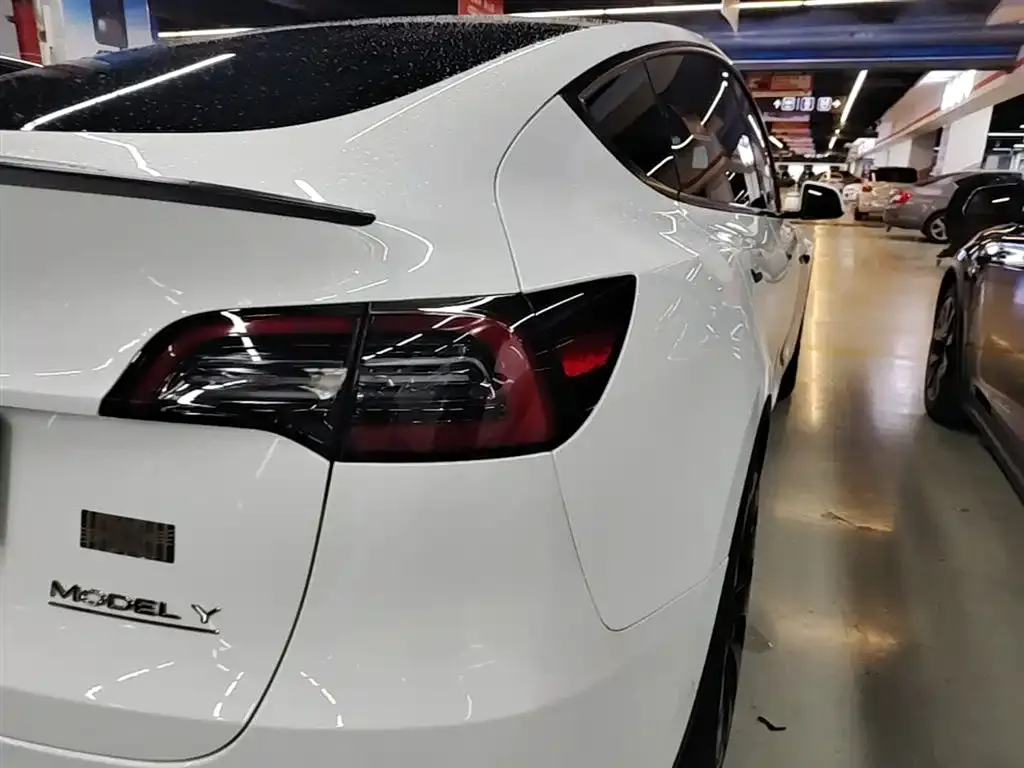 Tesla Model Y — фото 5