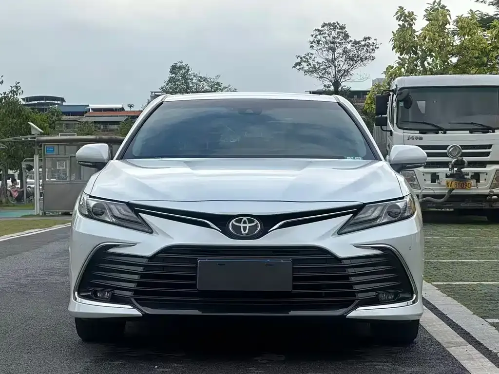 Toyota Camry — фото 3