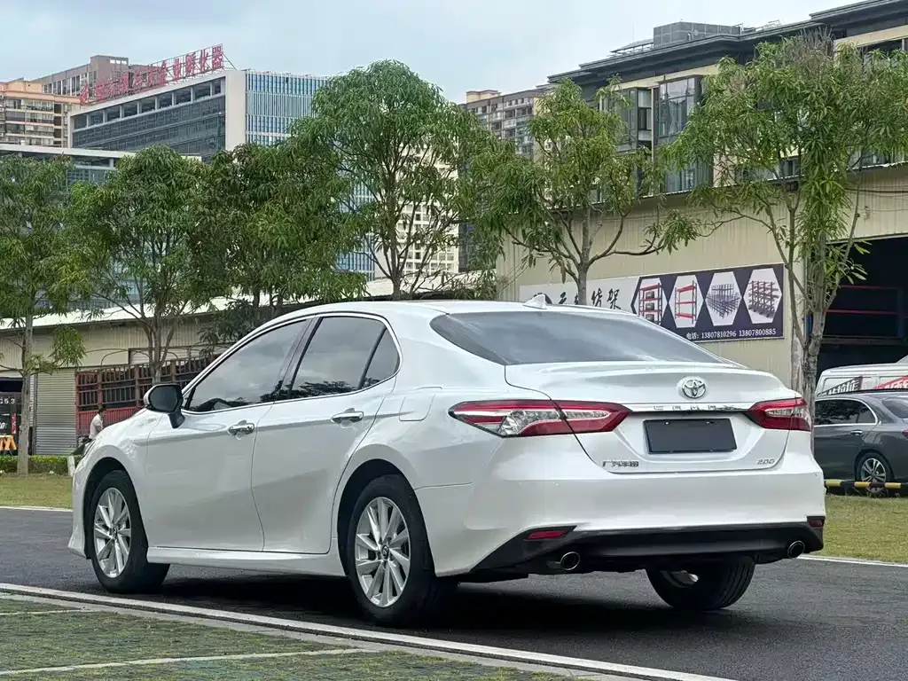 Toyota Camry — фото 6