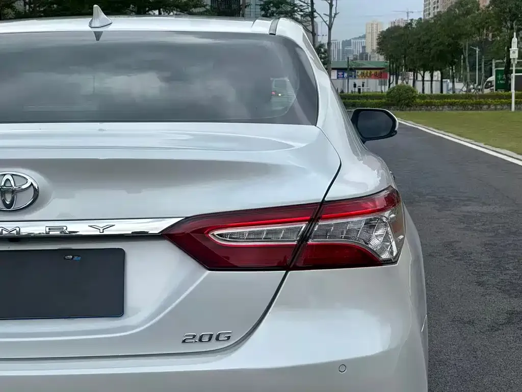 Toyota Camry — фото 9