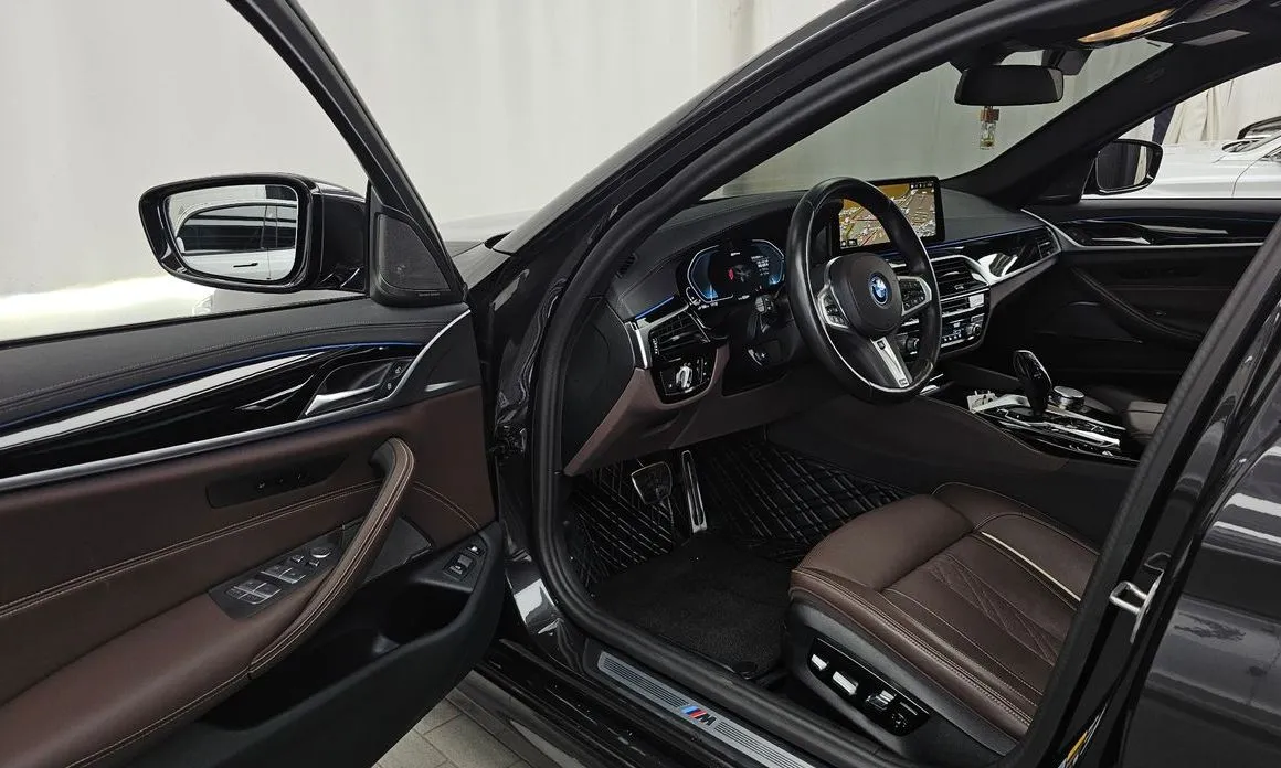 BMW 5-Series 2023 из KR, фото 10