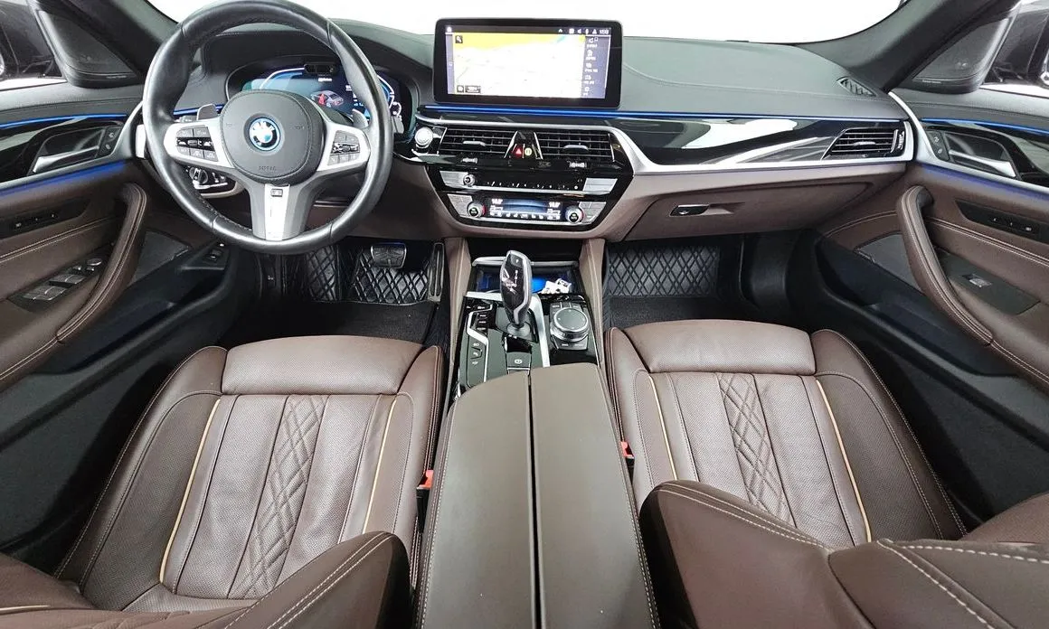 BMW 5-Series 2023 из KR, фото 2