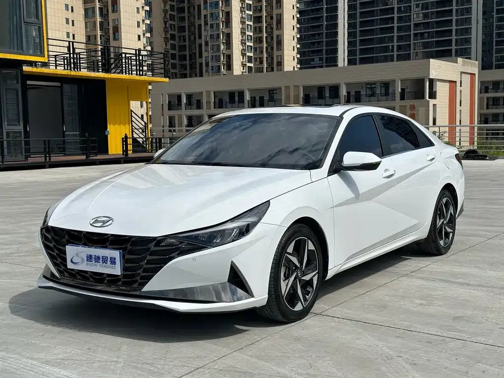 Hyundai Elantra — фото 1