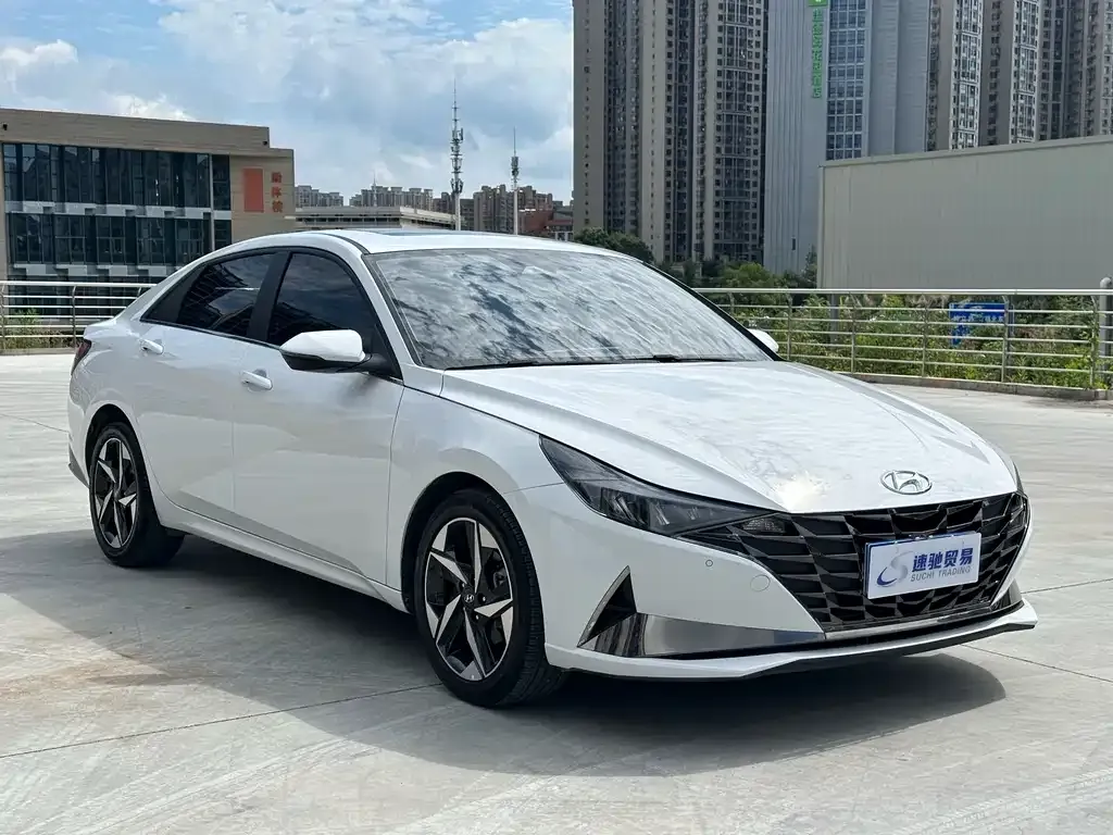 Hyundai Elantra — фото 10