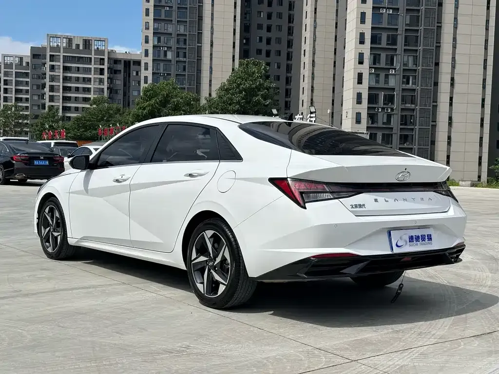 Hyundai Elantra — фото 2