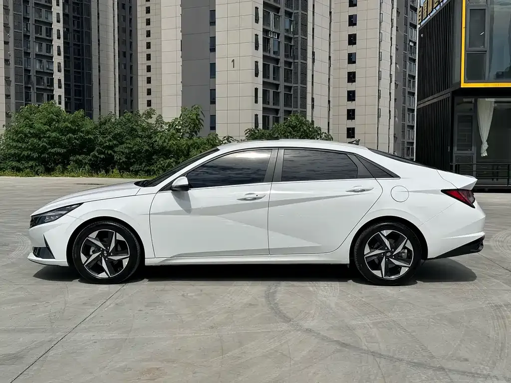 Hyundai Elantra — фото 8