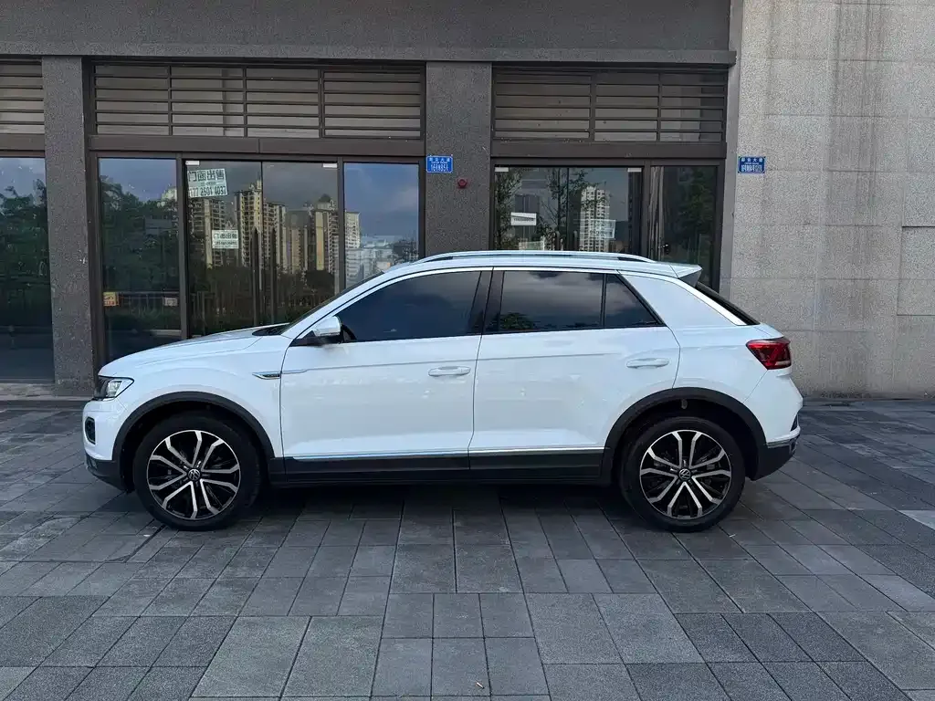 Volkswagen T-Roc — фото 9