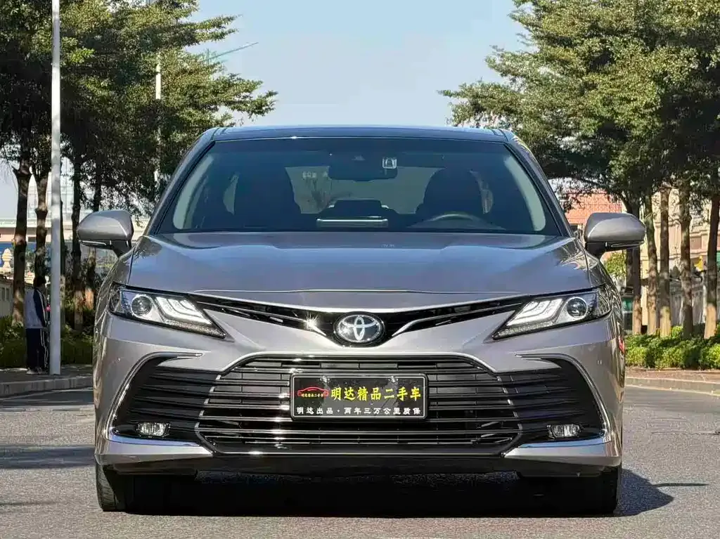 Toyota Camry — фото 10