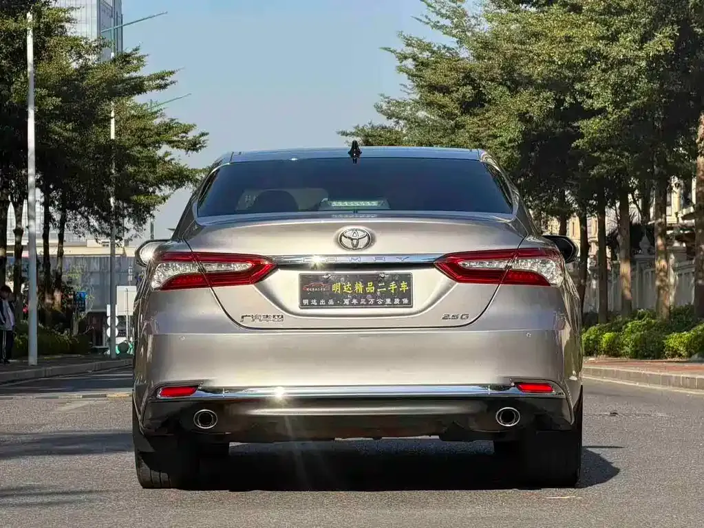Toyota Camry — фото 6