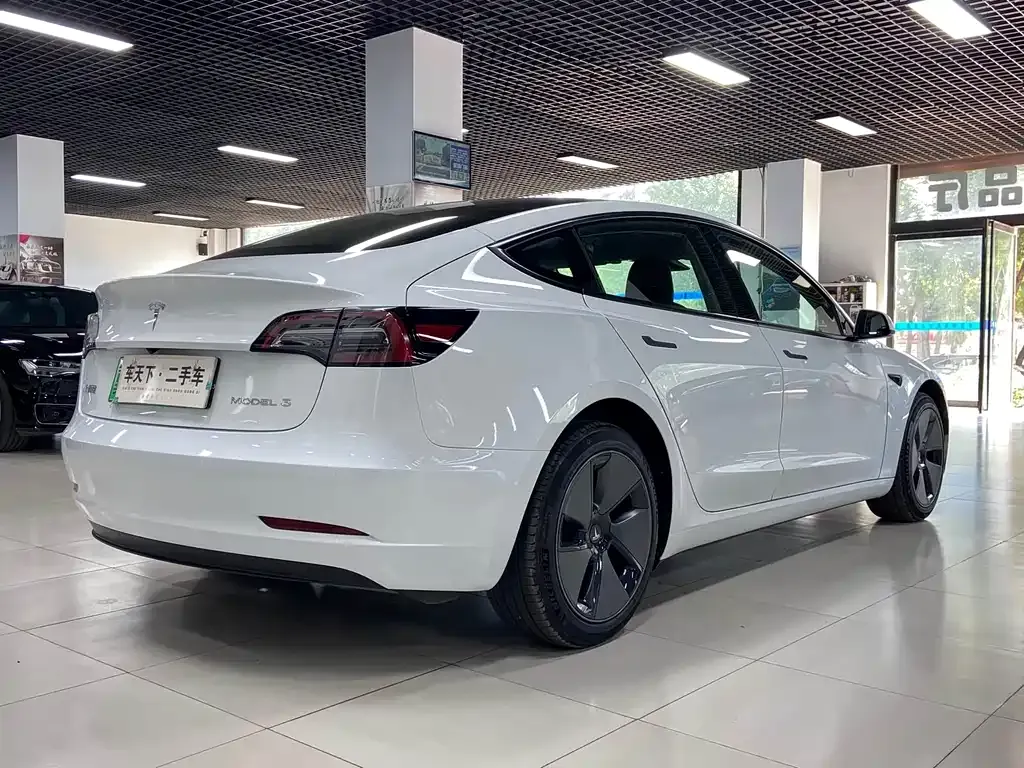 Tesla Model 3 — фото 7