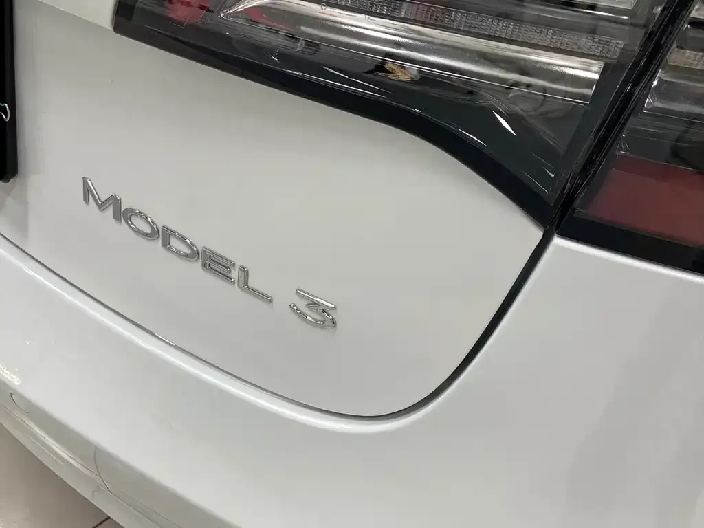 Tesla Model 3 — фото 2