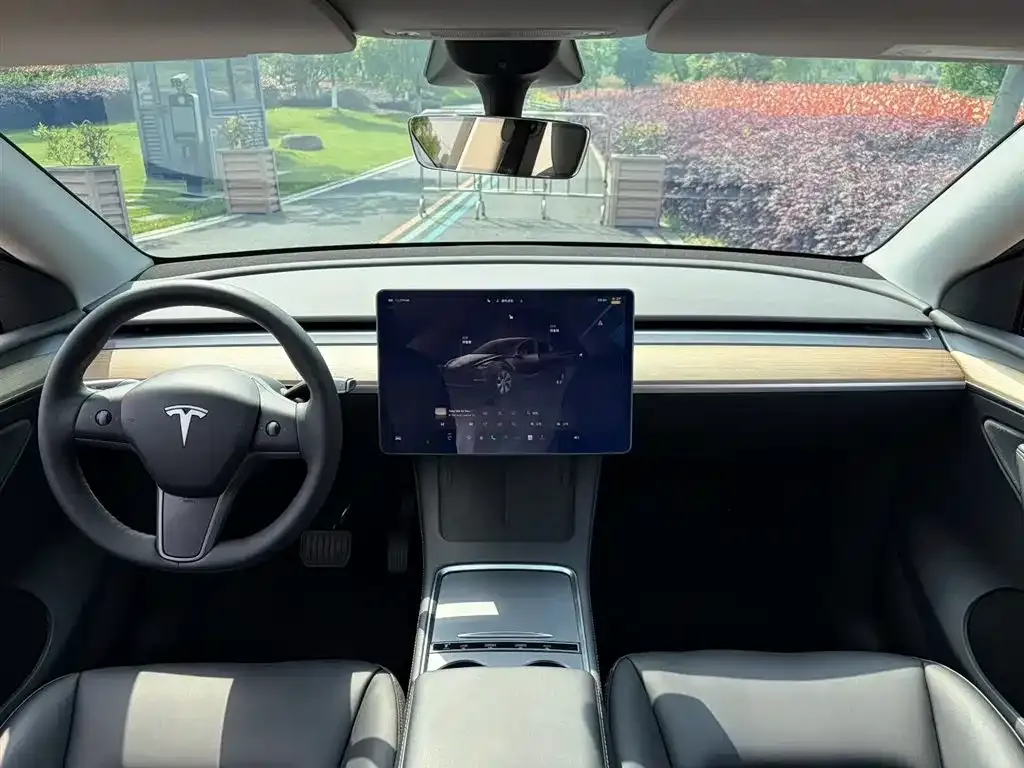 Tesla Model Y — фото 4