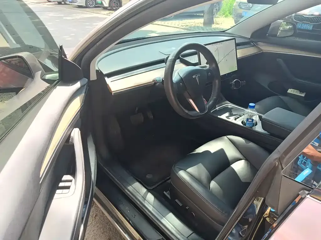 Tesla Model 3 — фото 4