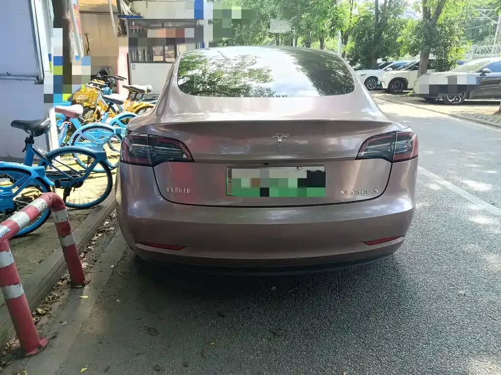 Tesla Model 3 — фото 10