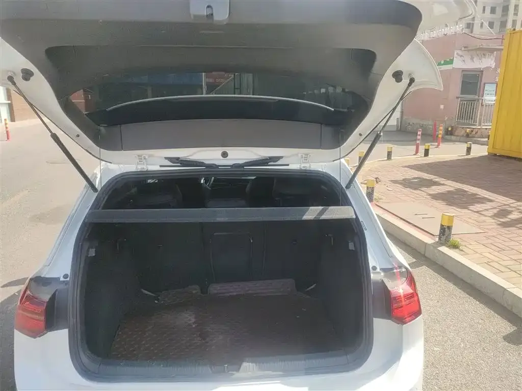 Volkswagen Golf 2023 из CN, фото 7