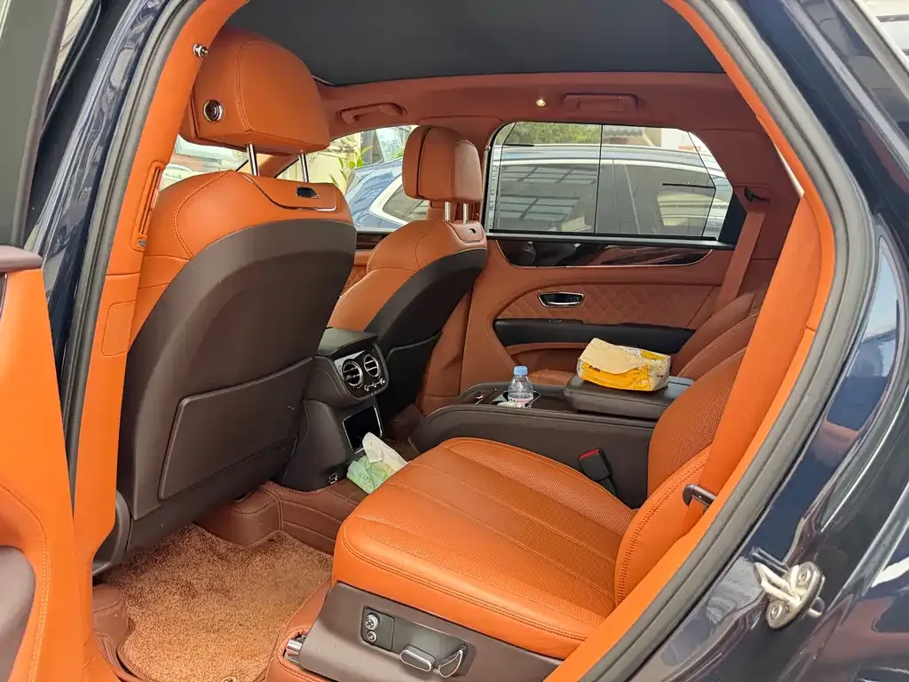 Bentley Bentayga 2022 из CN, фото 7