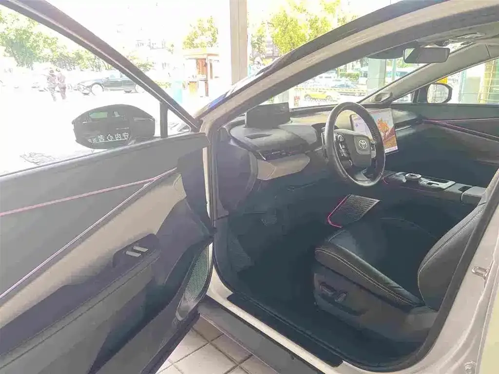 Toyota bZ5 2025 из CN, фото 8
