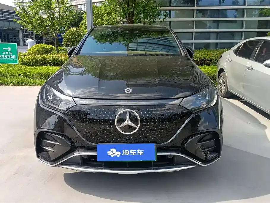 Mercedes-Benz EQE SUV — фото 3