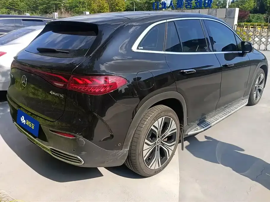 Mercedes-Benz EQE SUV — фото 7