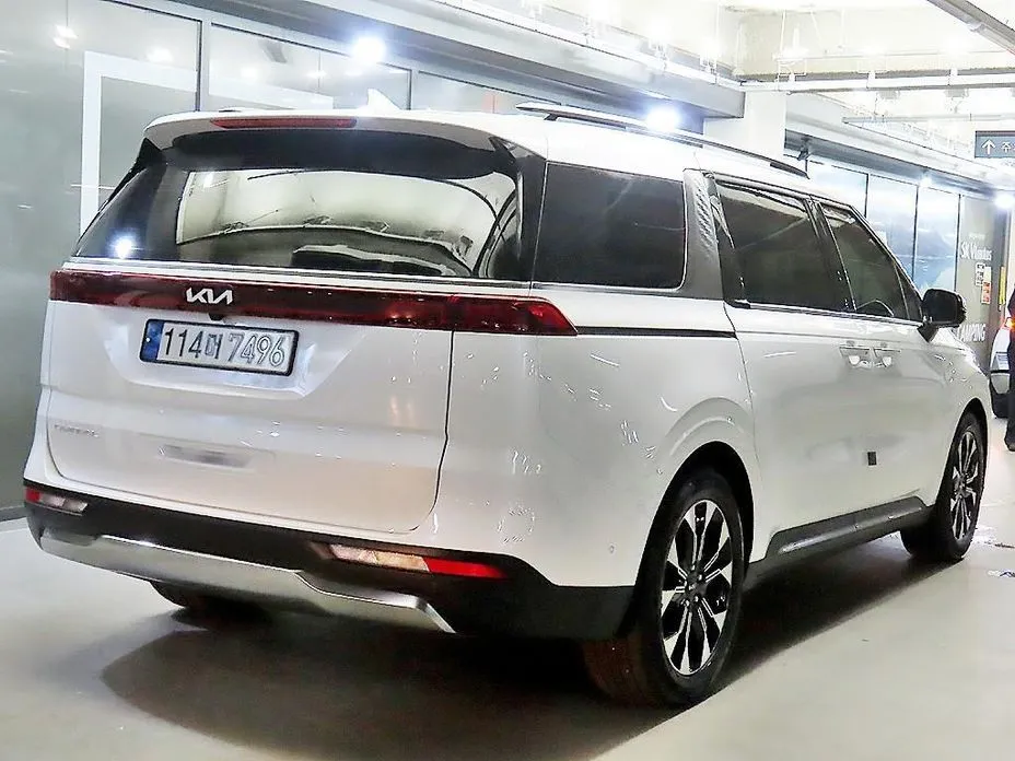 Kia Carnival — фото 5