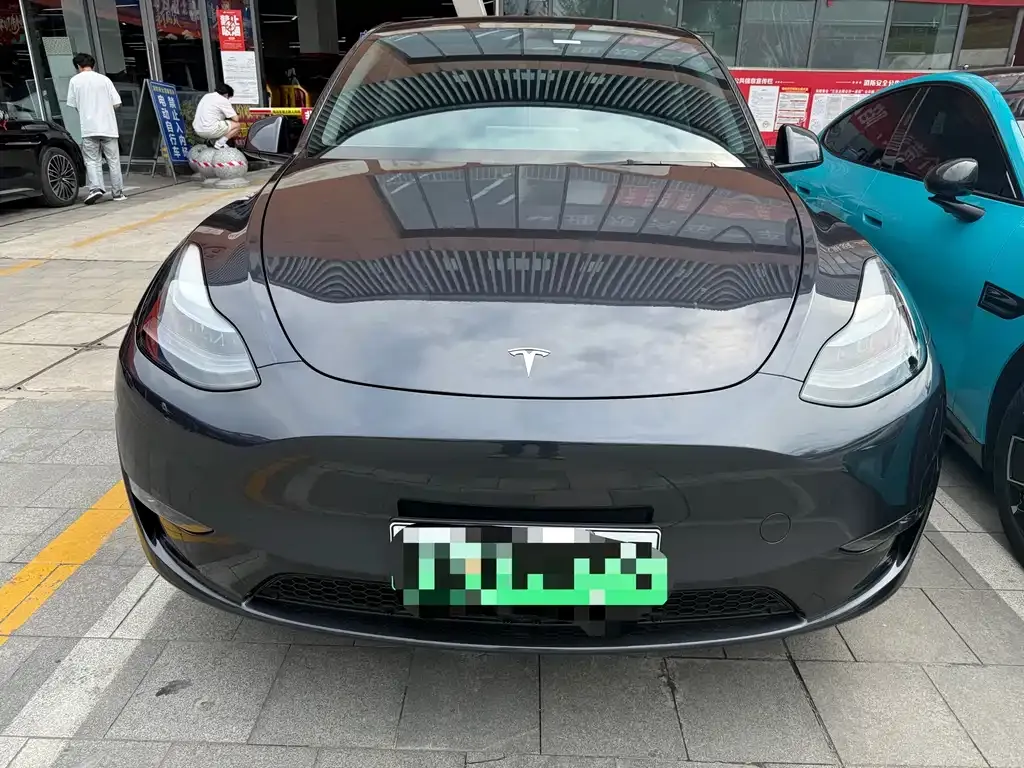 Tesla Model Y — фото 10