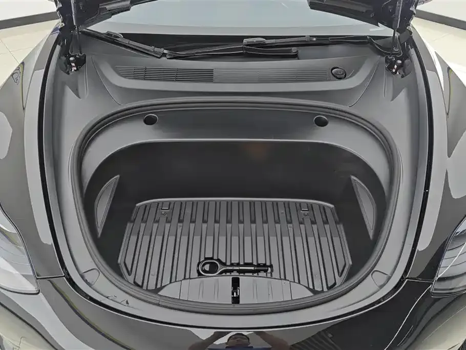 Tesla Model 3 — фото 10