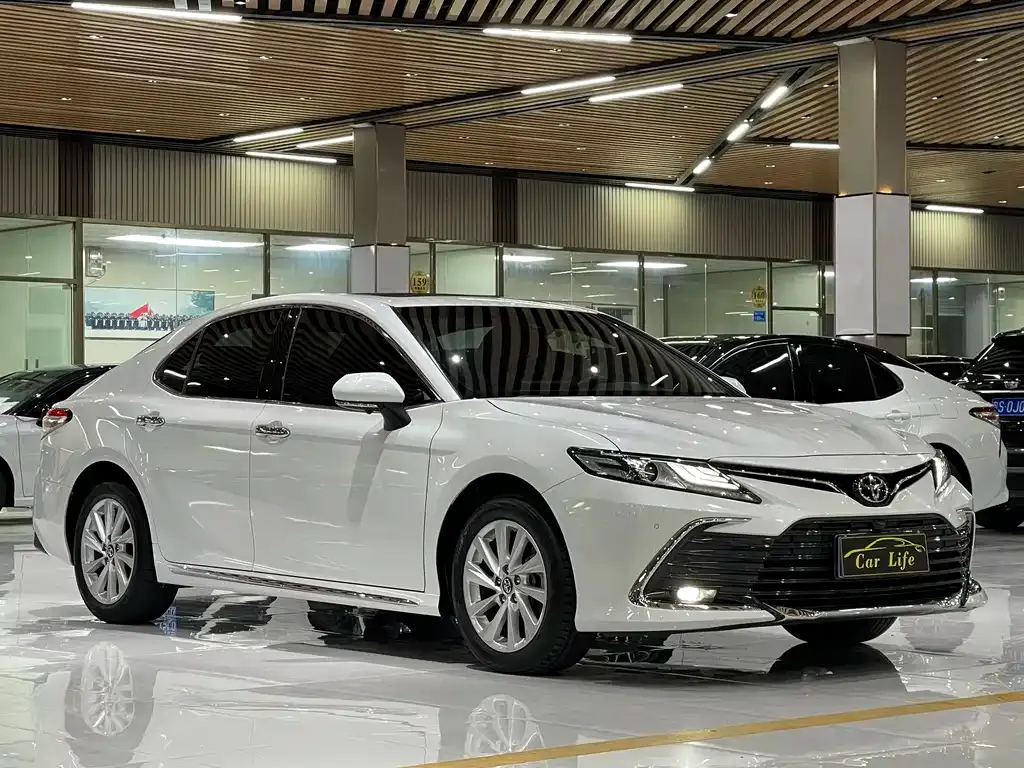 Toyota Camry — фото 8