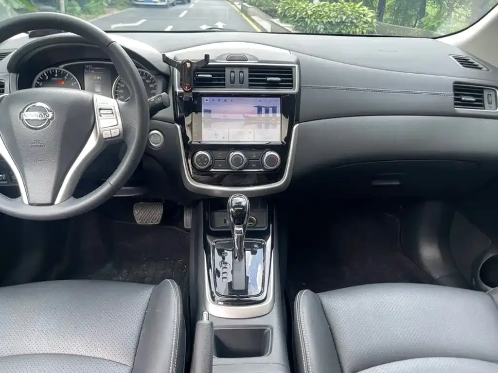 Nissan Tiida — фото 8