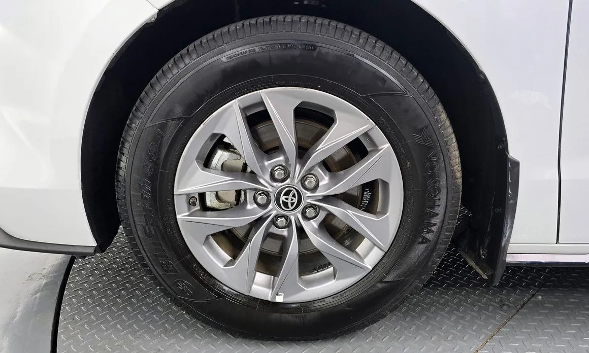 Toyota Sienna 2023 из KR, фото 7