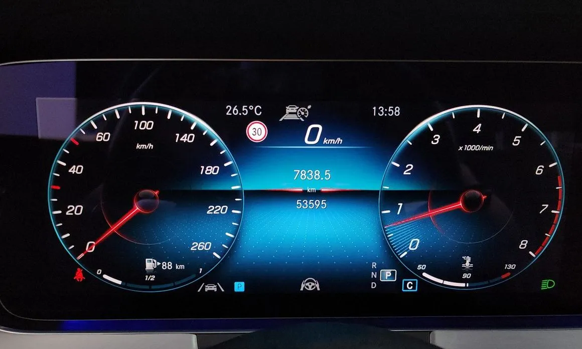 Mercedes-Benz E-Class 2021 из KR, фото 9