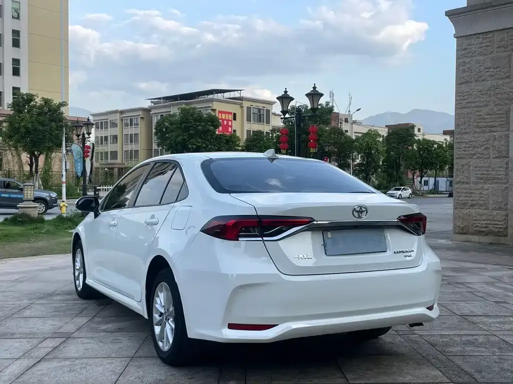 Toyota Corolla — фото 4
