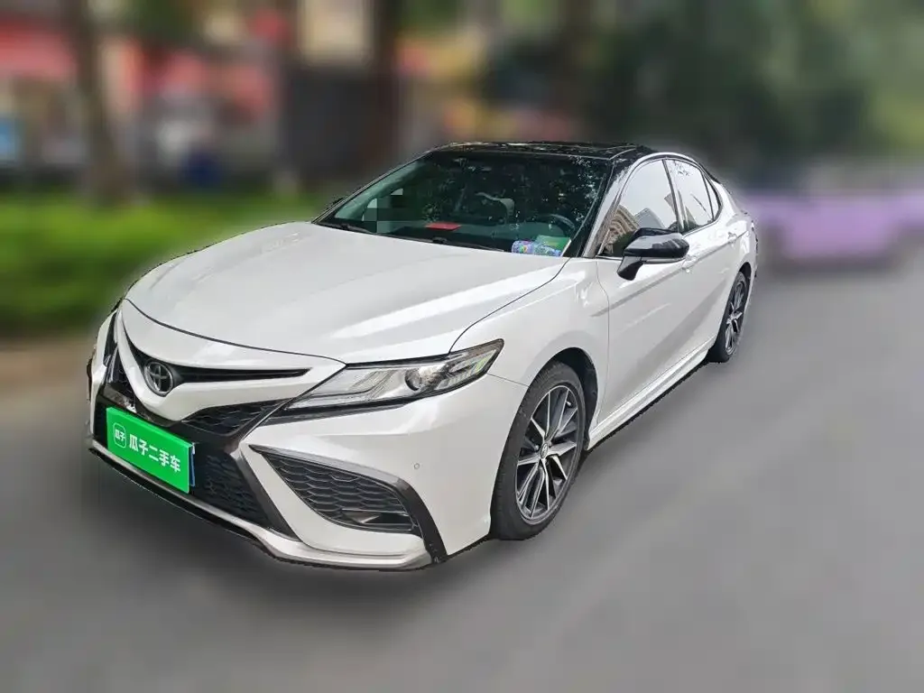 Toyota Camry — фото 2