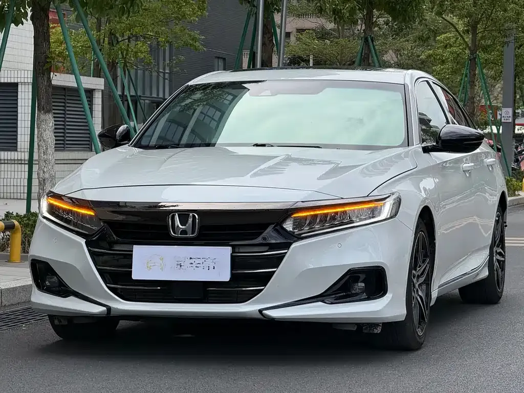 Honda Accord — фото 1