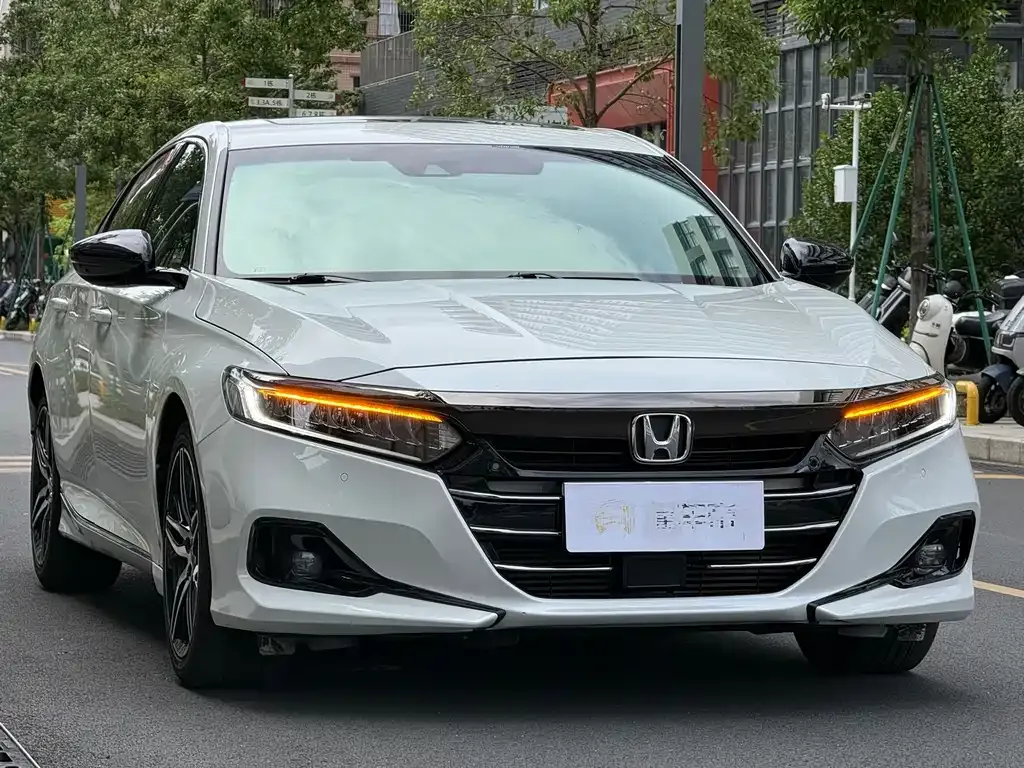 Honda Accord — фото 9