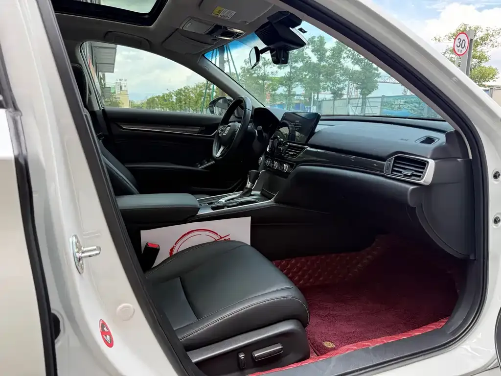 Honda Accord — фото 10