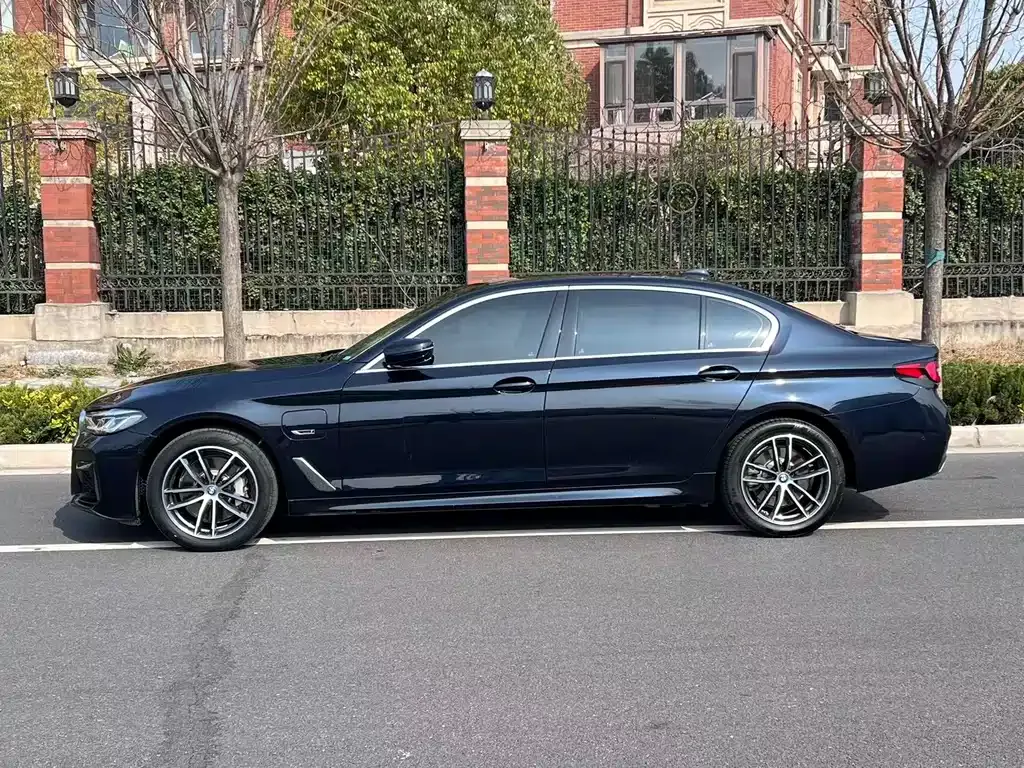 BMW 5 Series New Energy — фото 10