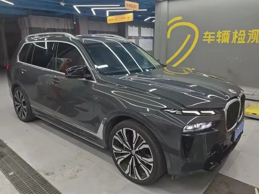 BMW X7 M60i 2023 из CN, фото 7
