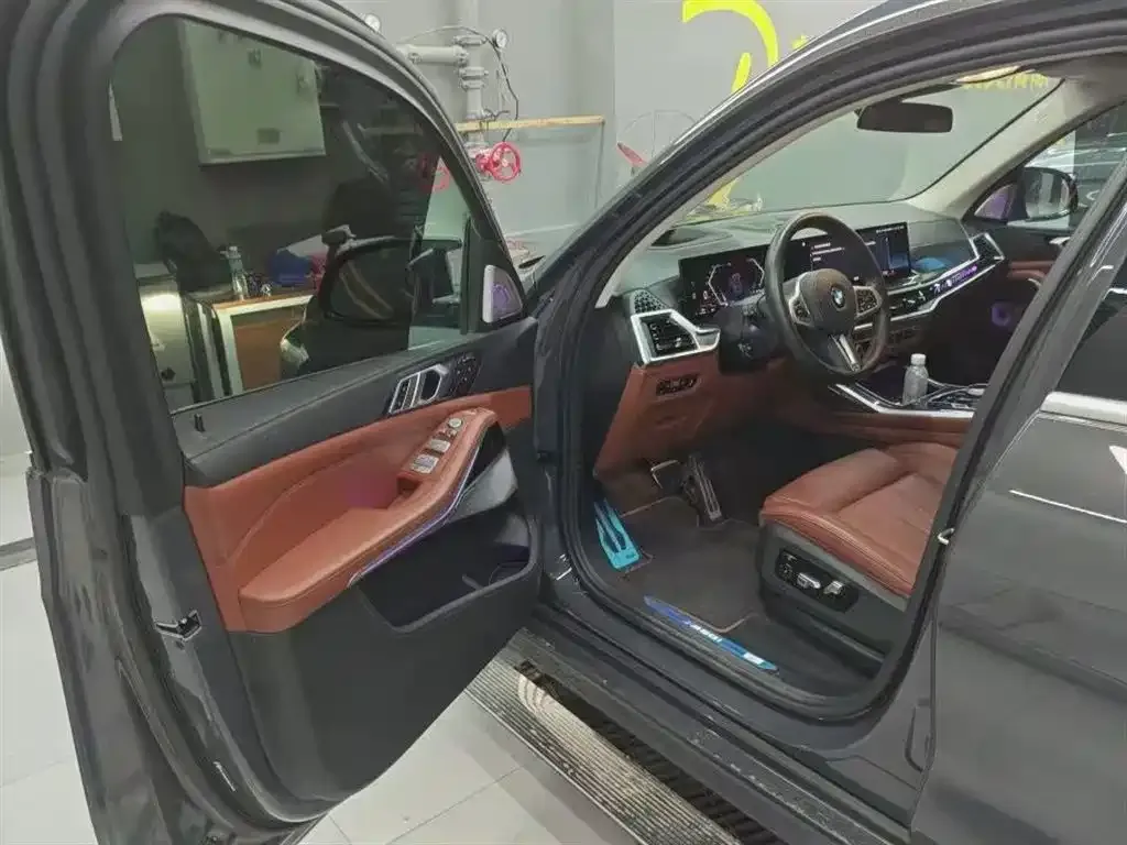 BMW X7 M60i 2023 из CN, фото 9