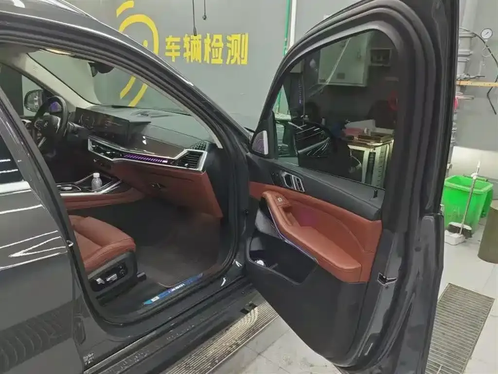 BMW X7 M60i 2023 из CN, фото 3