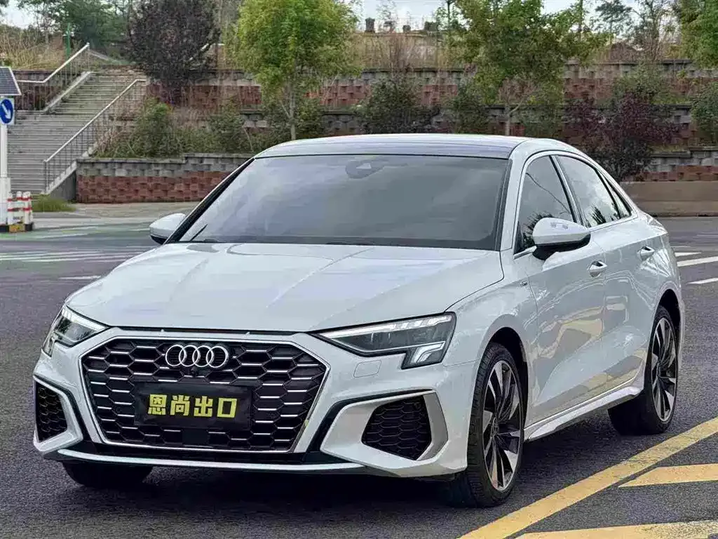 Audi A3 — фото 1