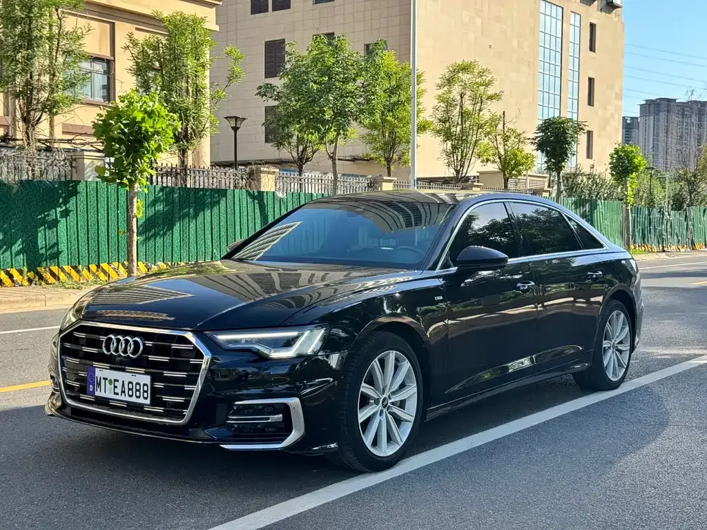 Audi A6L — фото 1