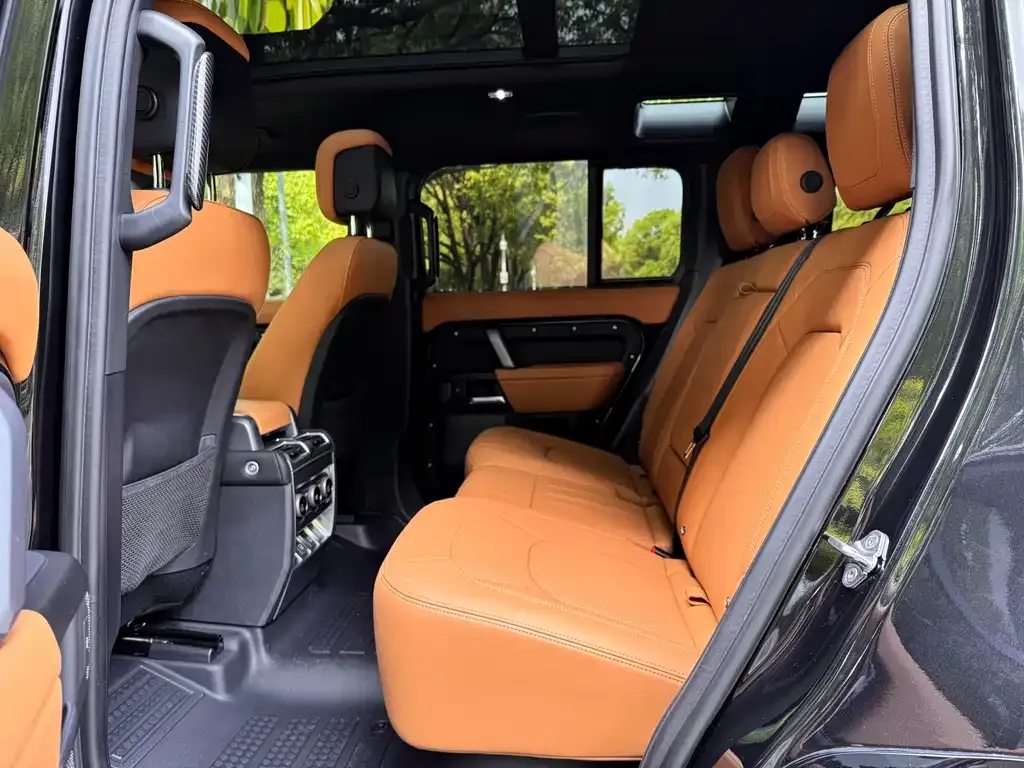 Land Rover Defender — фото 7