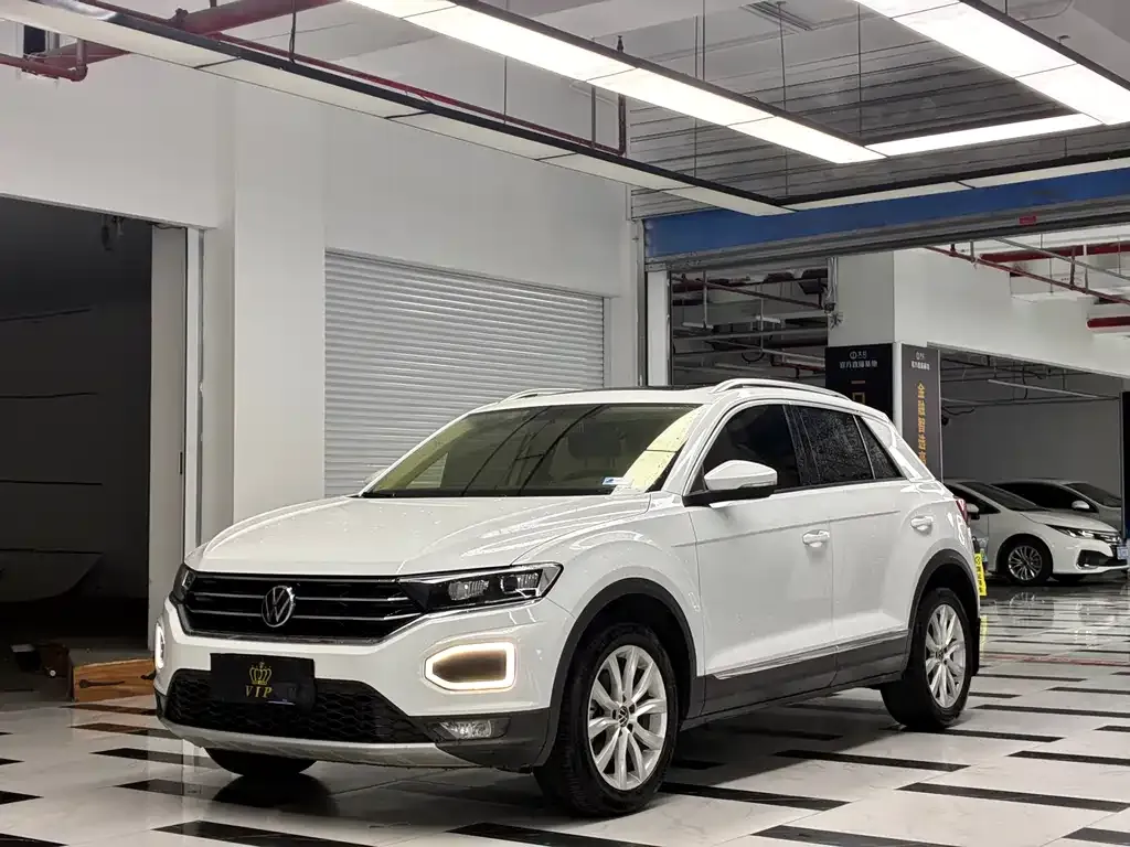 Volkswagen T-Roc — фото 1