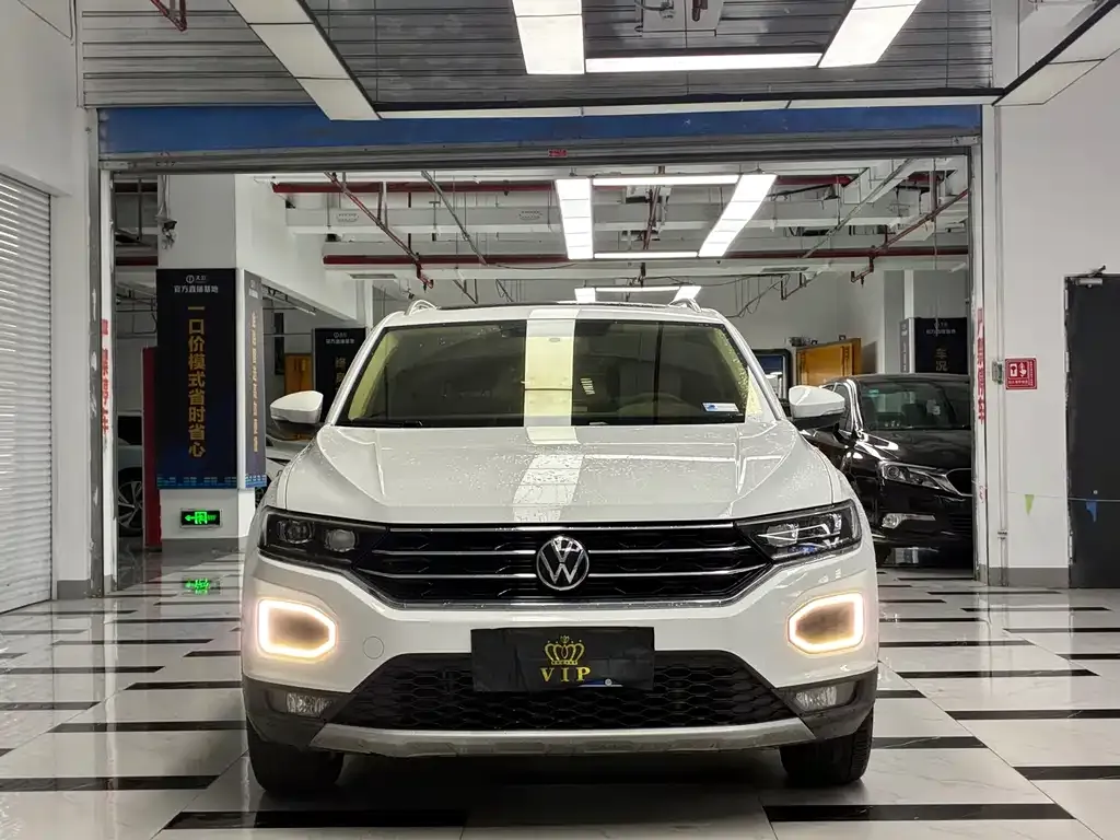 Volkswagen T-Roc — фото 6