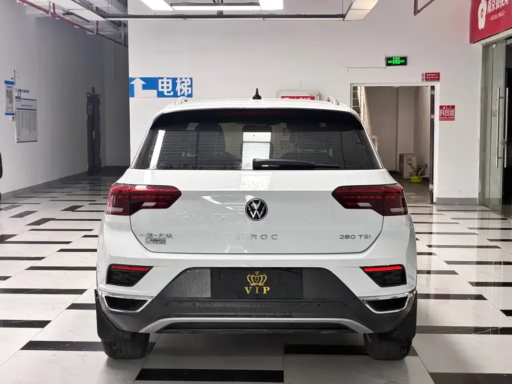 Volkswagen T-Roc — фото 10