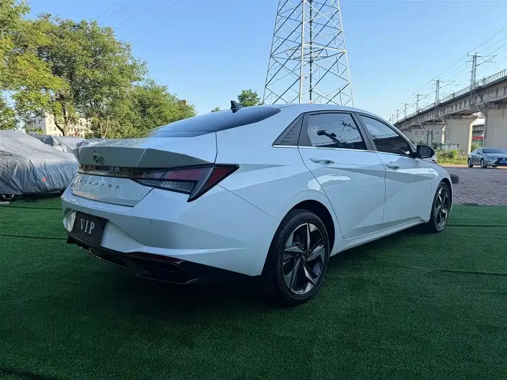 Hyundai Elantra — фото 10