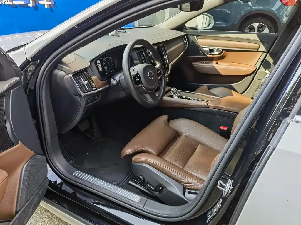 Volvo S90 2021 из CN, фото 4